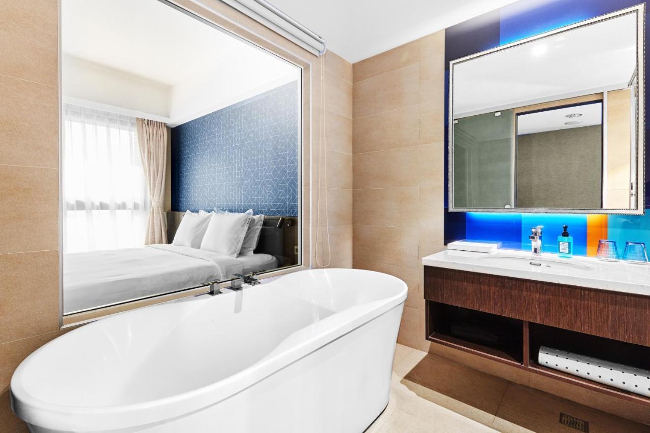 Holiday Inn Express Kaohsiung Love River By Ihg Εξωτερικό φωτογραφία