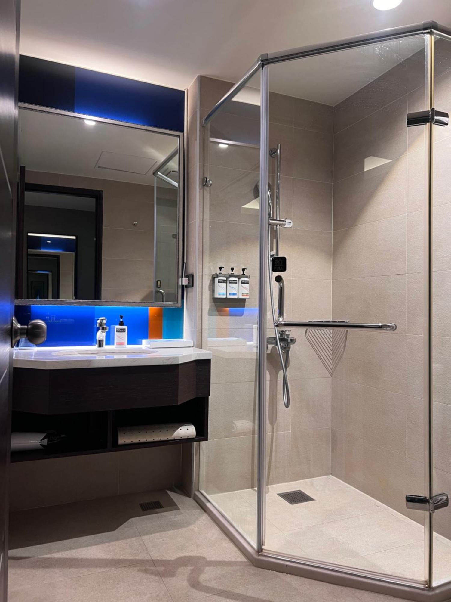 Holiday Inn Express Kaohsiung Love River By Ihg Εξωτερικό φωτογραφία