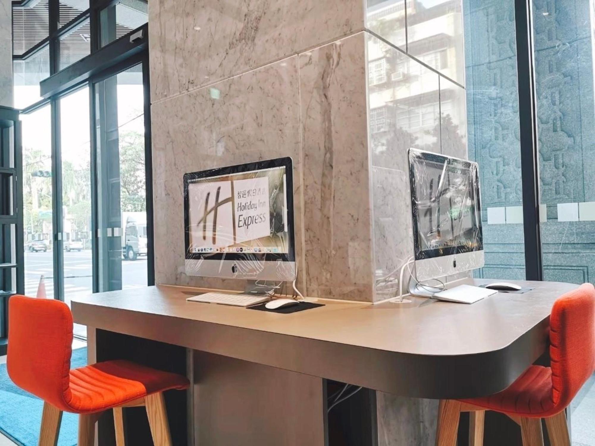Holiday Inn Express Kaohsiung Love River By Ihg Εξωτερικό φωτογραφία