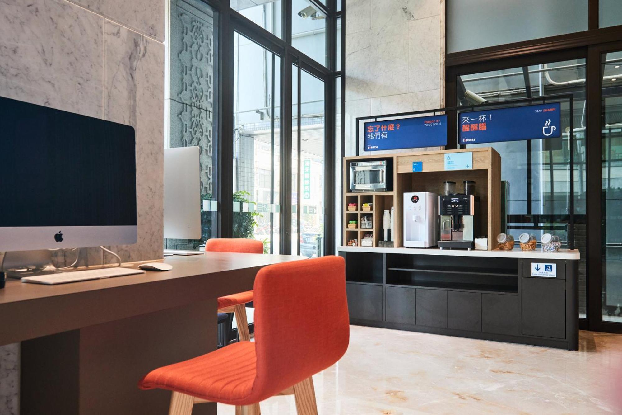 Holiday Inn Express Kaohsiung Love River By Ihg Εξωτερικό φωτογραφία